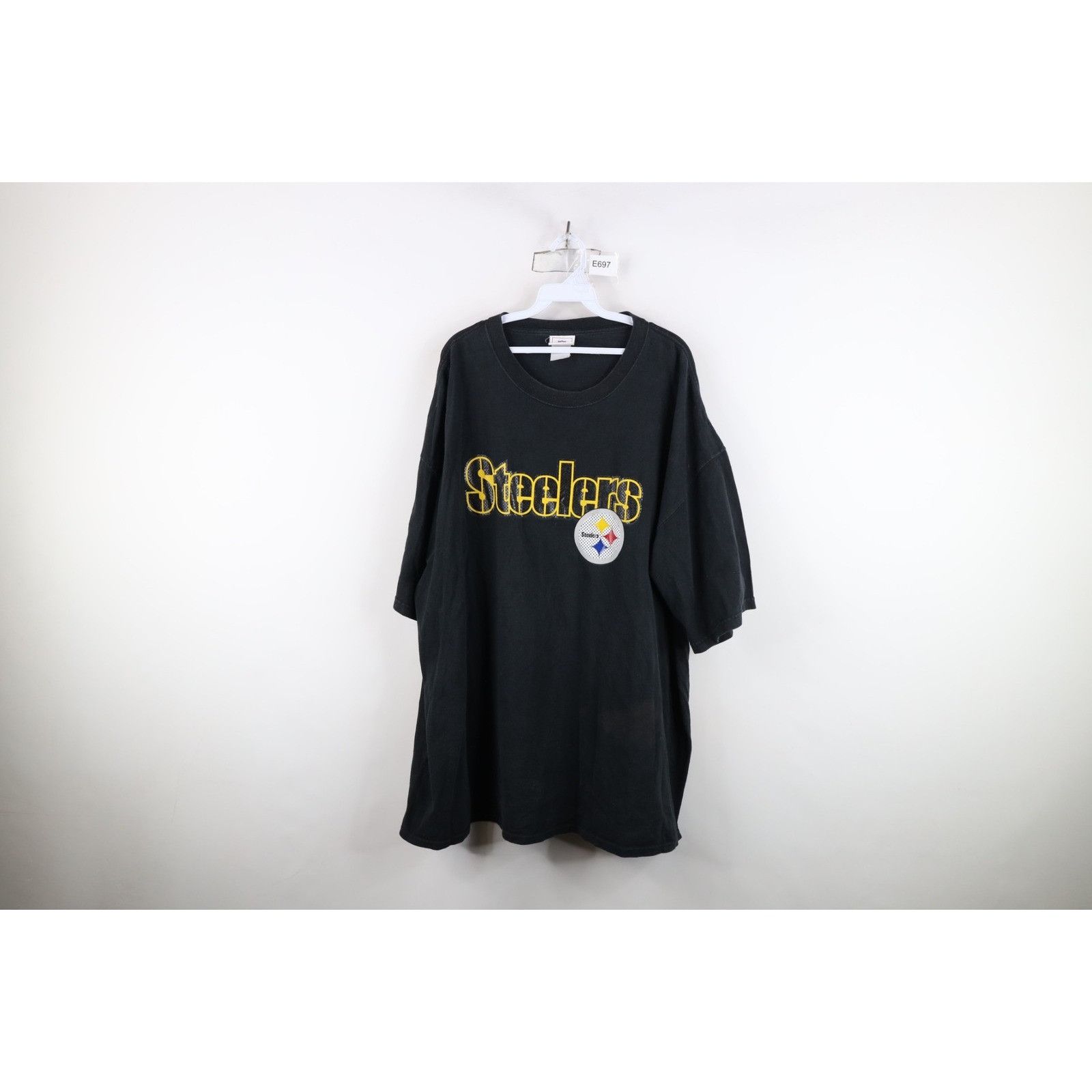 Vintage Vintage NFL Distressed Pittsburgh Steelers Football T-Shirt Size US XXL / EU 58 / 5 - 1 Thumbnail