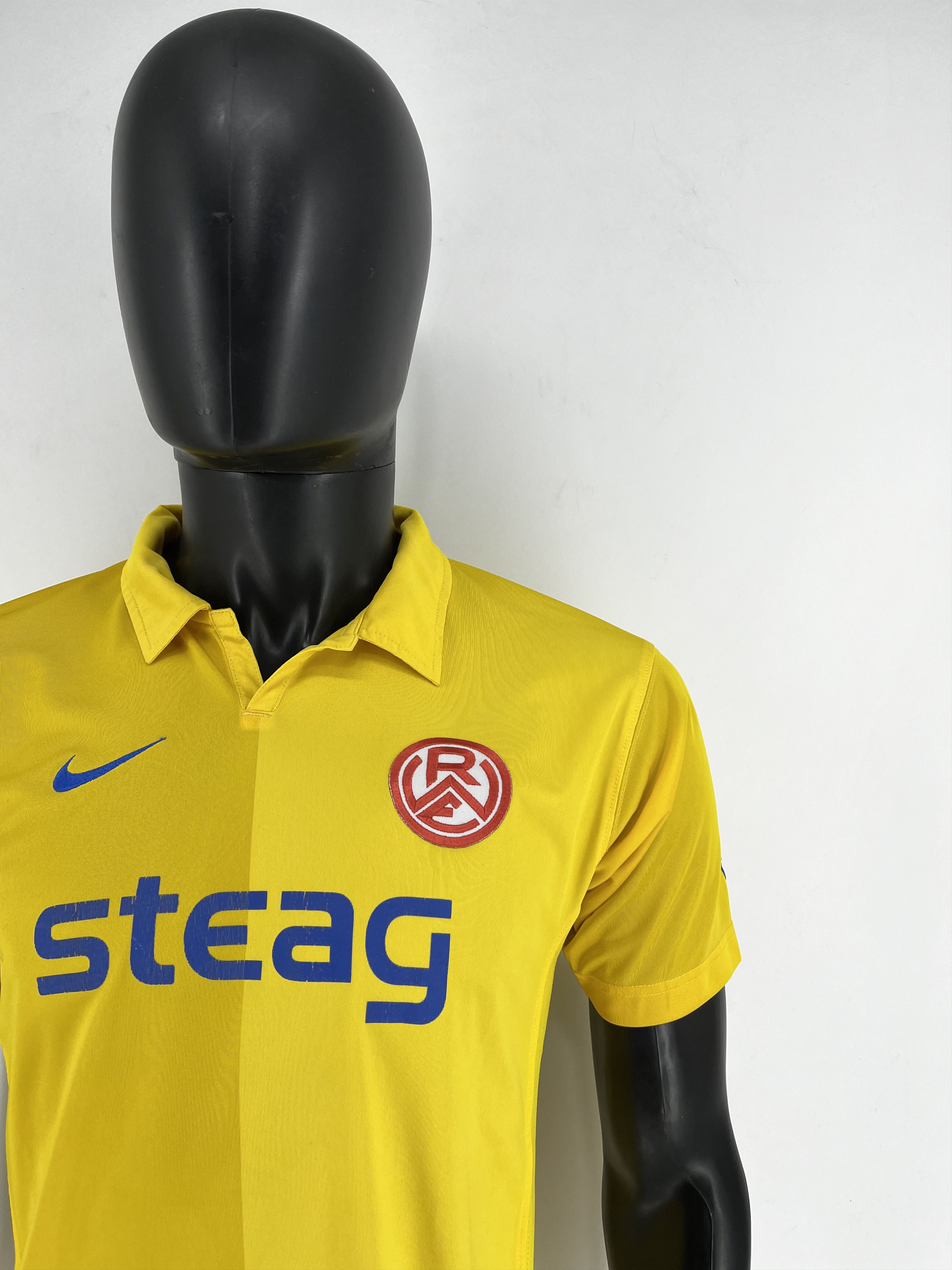 Nike Vintage Nike Rot Weiss Essen RWE Yellow Rare Jersey Shirt Size US XS / EU 42 / 0 - 7 Thumbnail