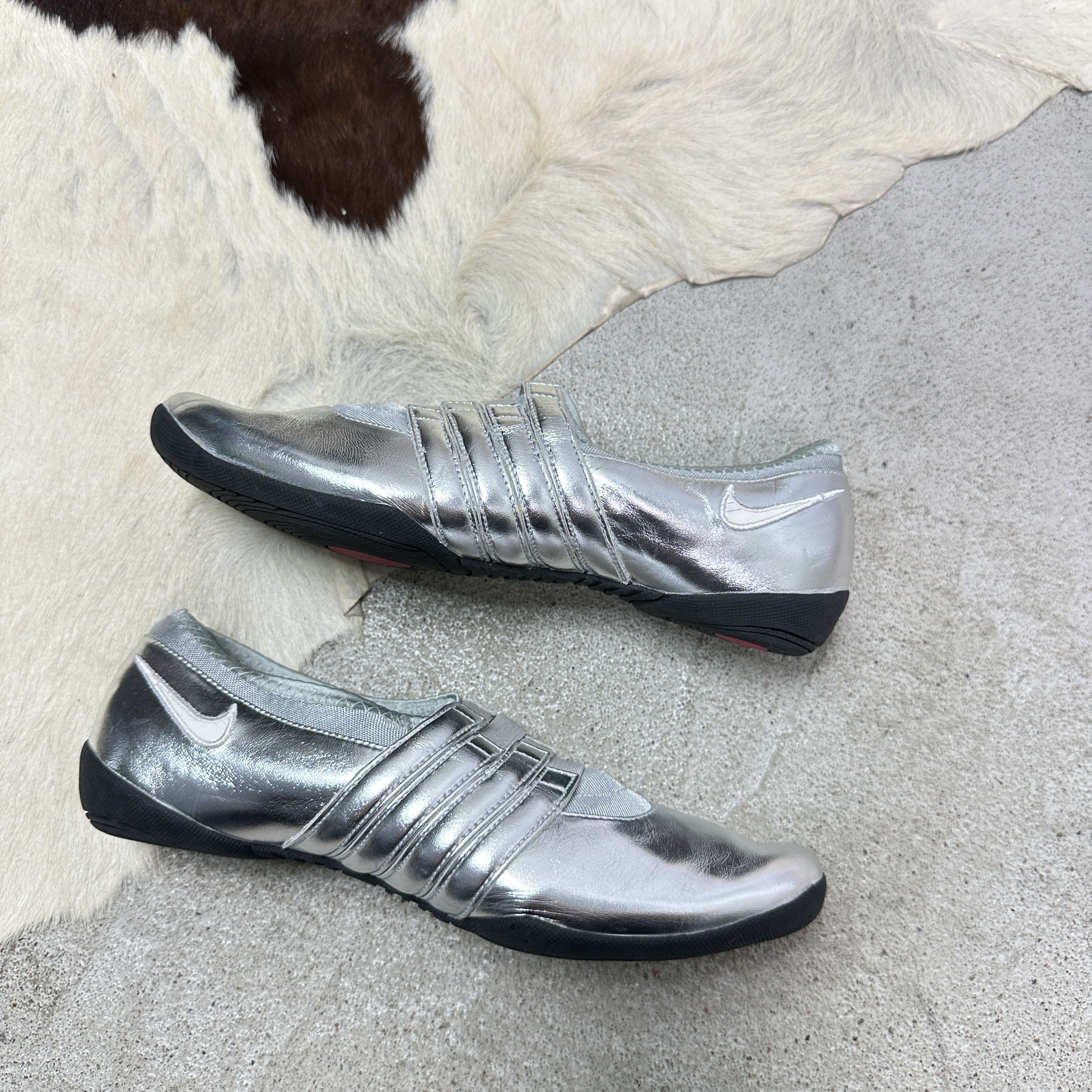 Nike Vintage Leather Sporty Nike Silver Chrome Sneakers 00s Size US 6.5 / IT 36.5 - 2 Thumbnail