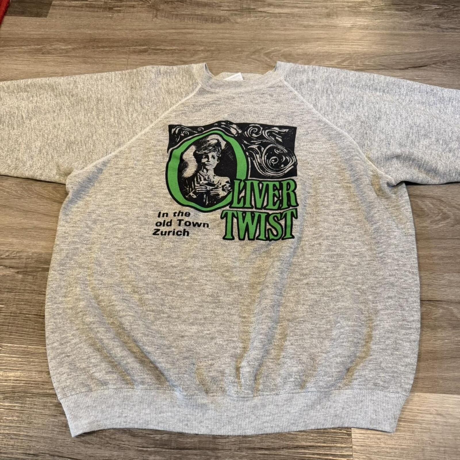 Hanes Vintage Oliver Twist in old town Zurich crewneck sweatshirt Size US XL / EU 56 / 4 - 4 Thumbnail