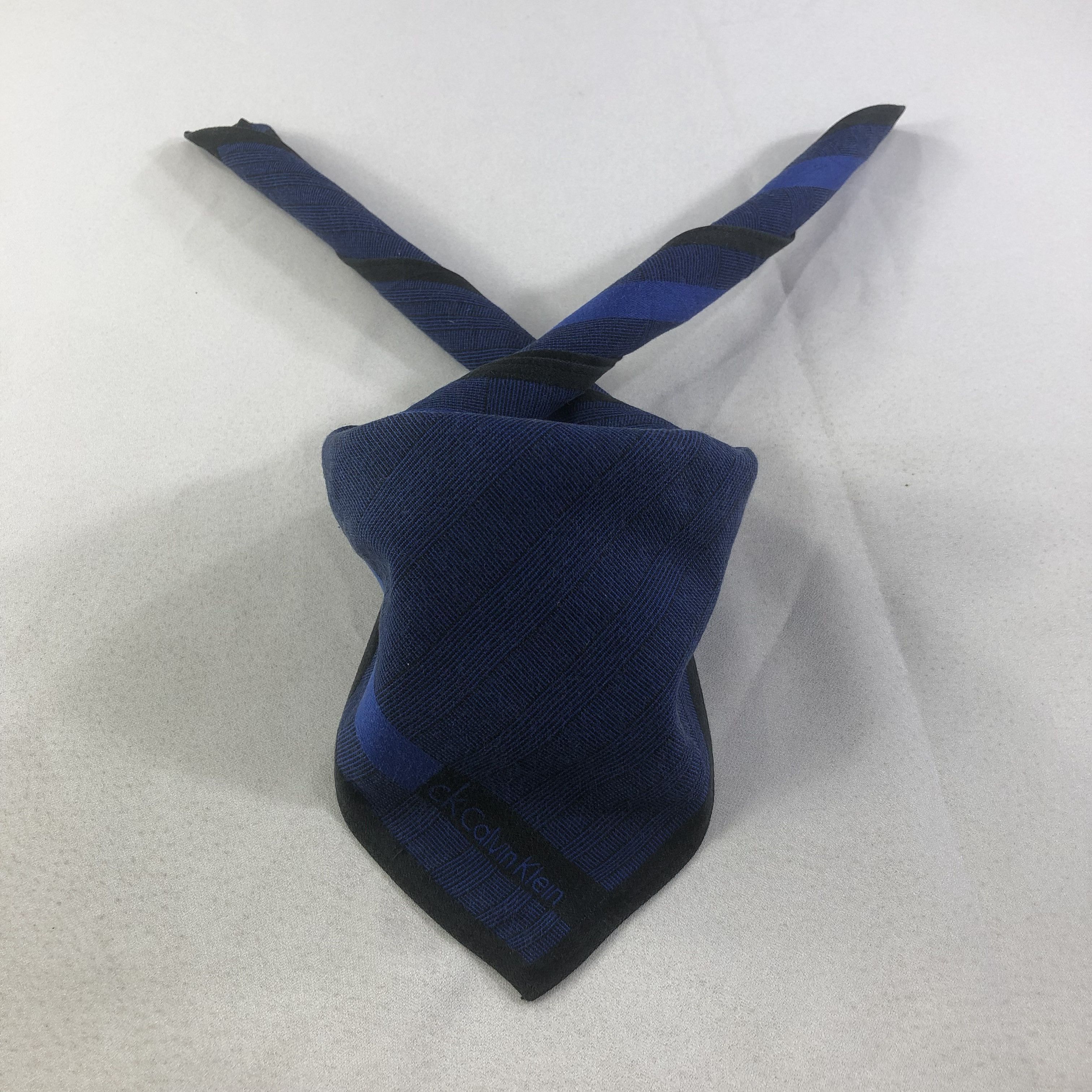 Calvin Klein Cavin Klein Handkerchief Neckerchief Bandana H2299 Size ONE SIZE - 1 Thumbnail