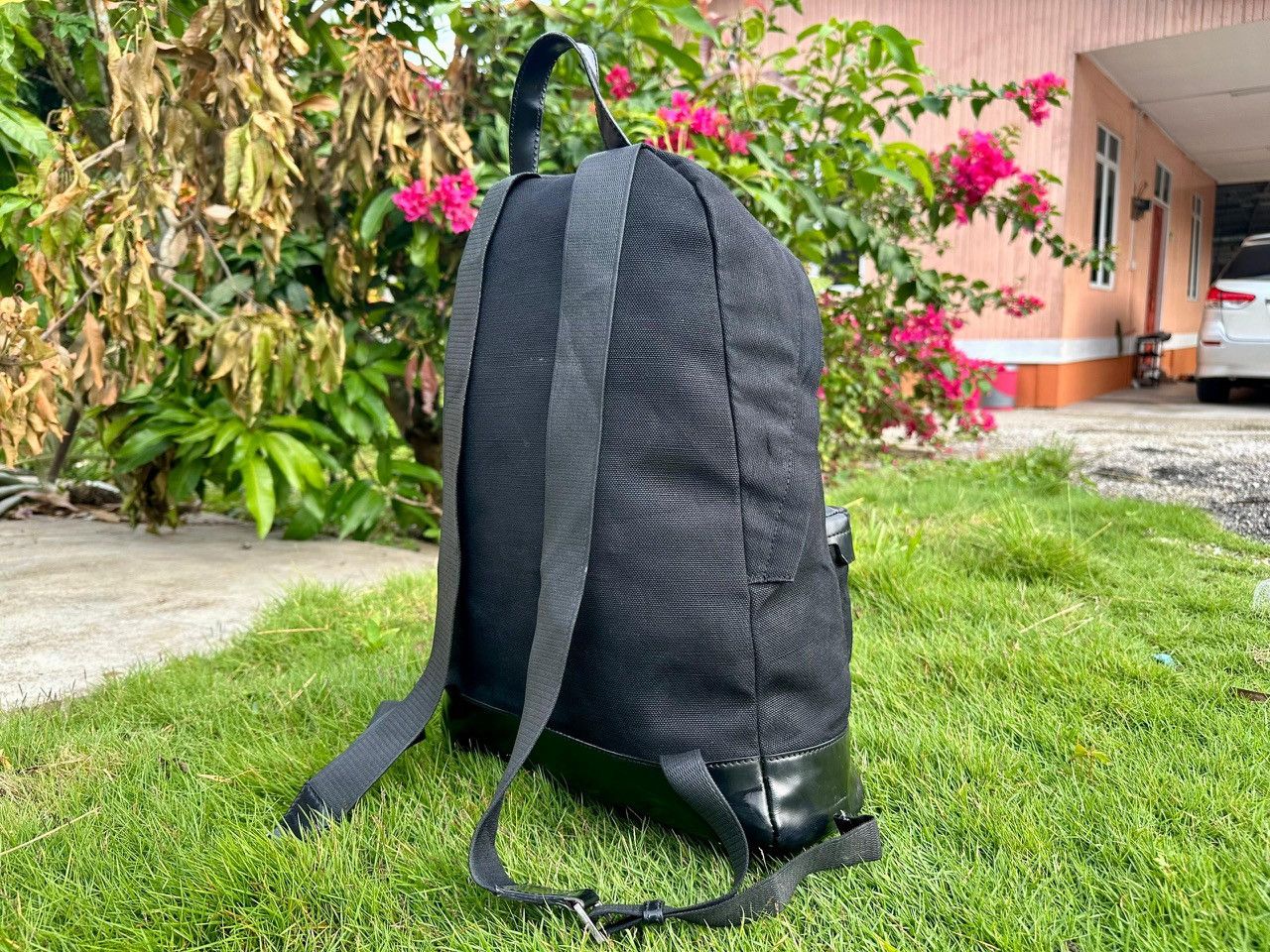 Balenciaga Authentic Balenciaga Canvas Logo Backpack Size ONE SIZE - 2 Thumbnail