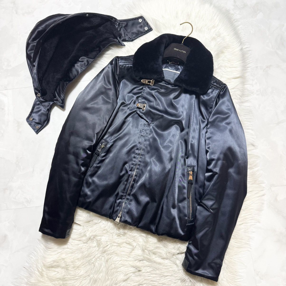 Louis Vuitton Louis Vuitton Runway Leather Bomber Jacket with Fur Hood Size US M / EU 48-50 / 2 - 16 Thumbnail