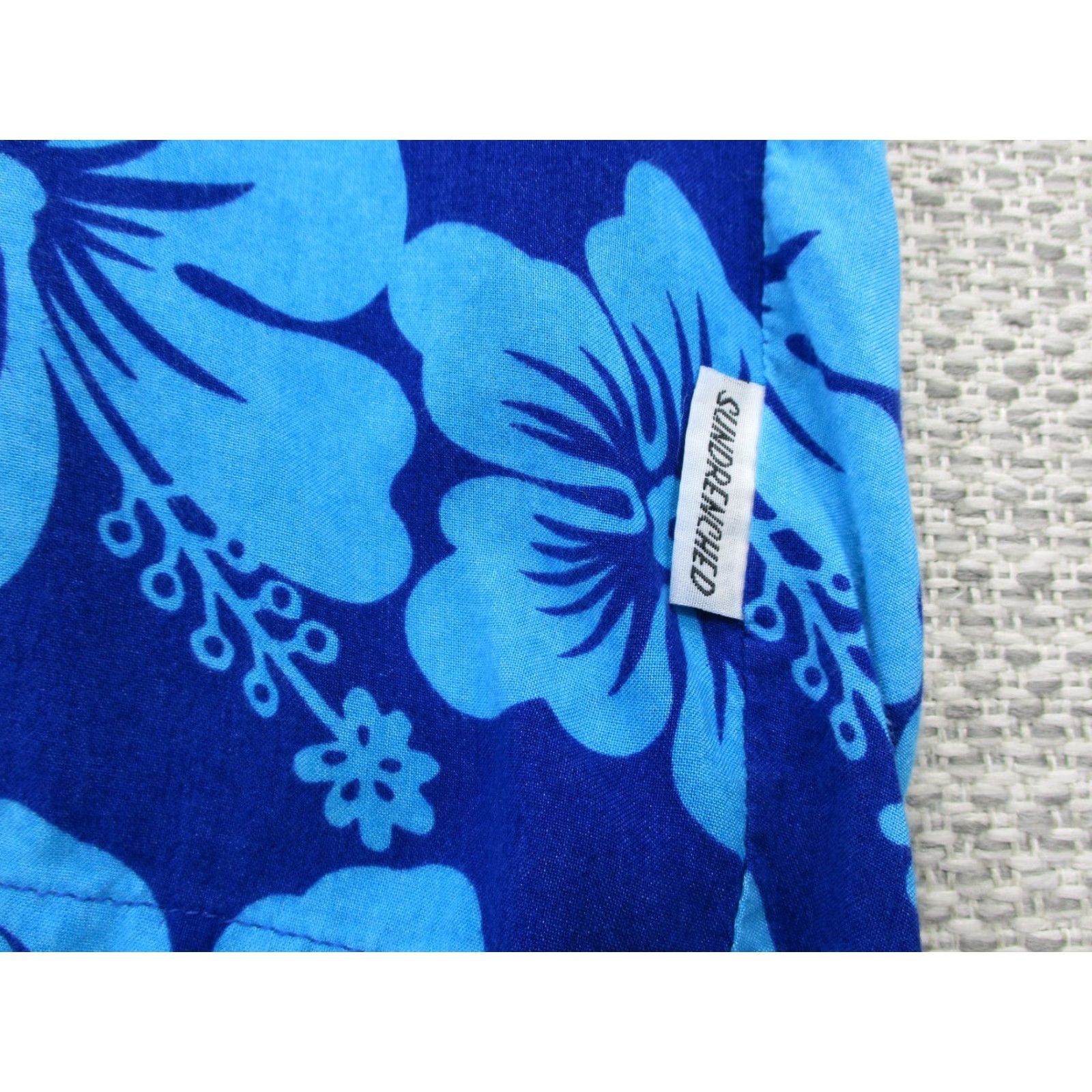 Vintage Sundrenched Australia Small Short Sleeve Blue Floral Rayon Hawaiian Shirt Button-Up Mens Size US S / EU 44-46 / 1 - 6 Thumbnail