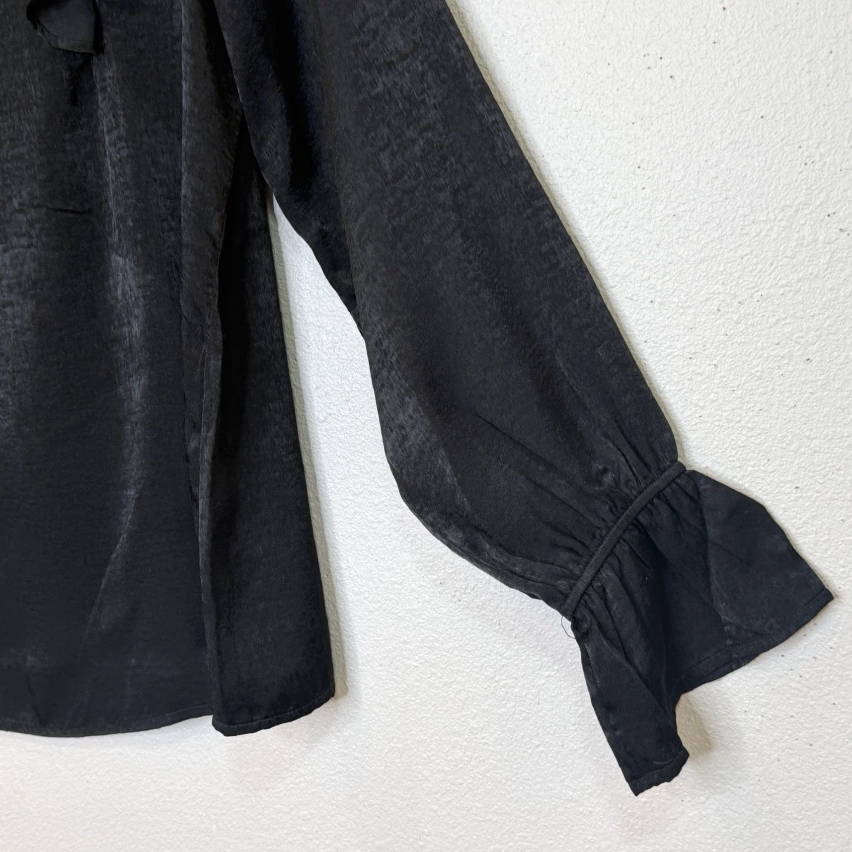 Vintage Savanna Jane Top Women’s Size Medium Black Long Sleeve Round Neck w/ Ruffle Detail Boho Peep Hole Button Back Size M / US 6-8 / IT 42-44 - 3 Thumbnail