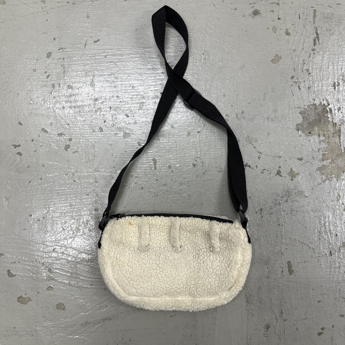 Johnson Woolen Mills JOHNSON WOOLEN MILLS HANDMADE SHERPA SLING BAG Size ONE SIZE - 4 Thumbnail