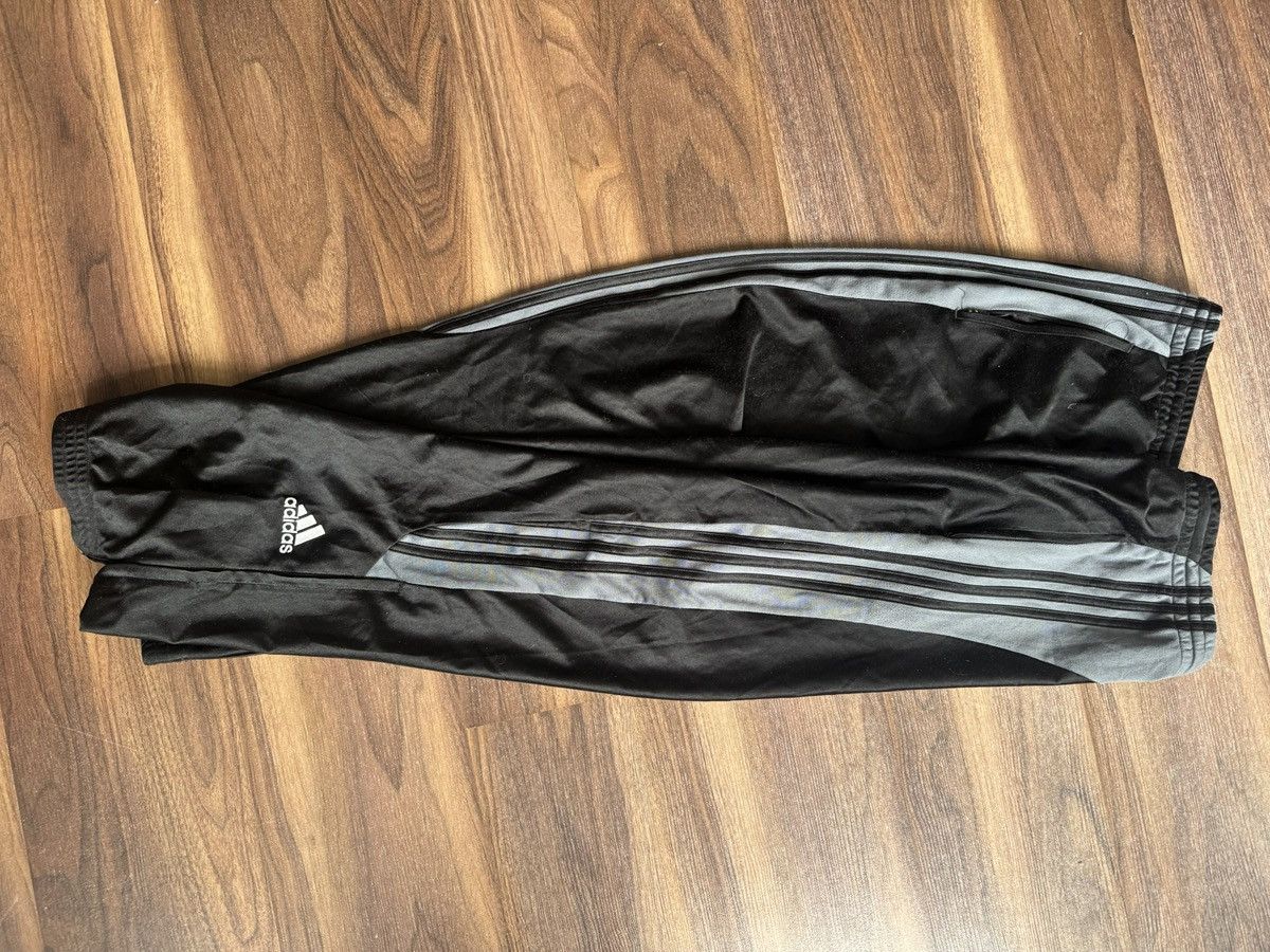 Adidas Adidas 00s trackpants Size US 34 / EU 50 - 2 Thumbnail