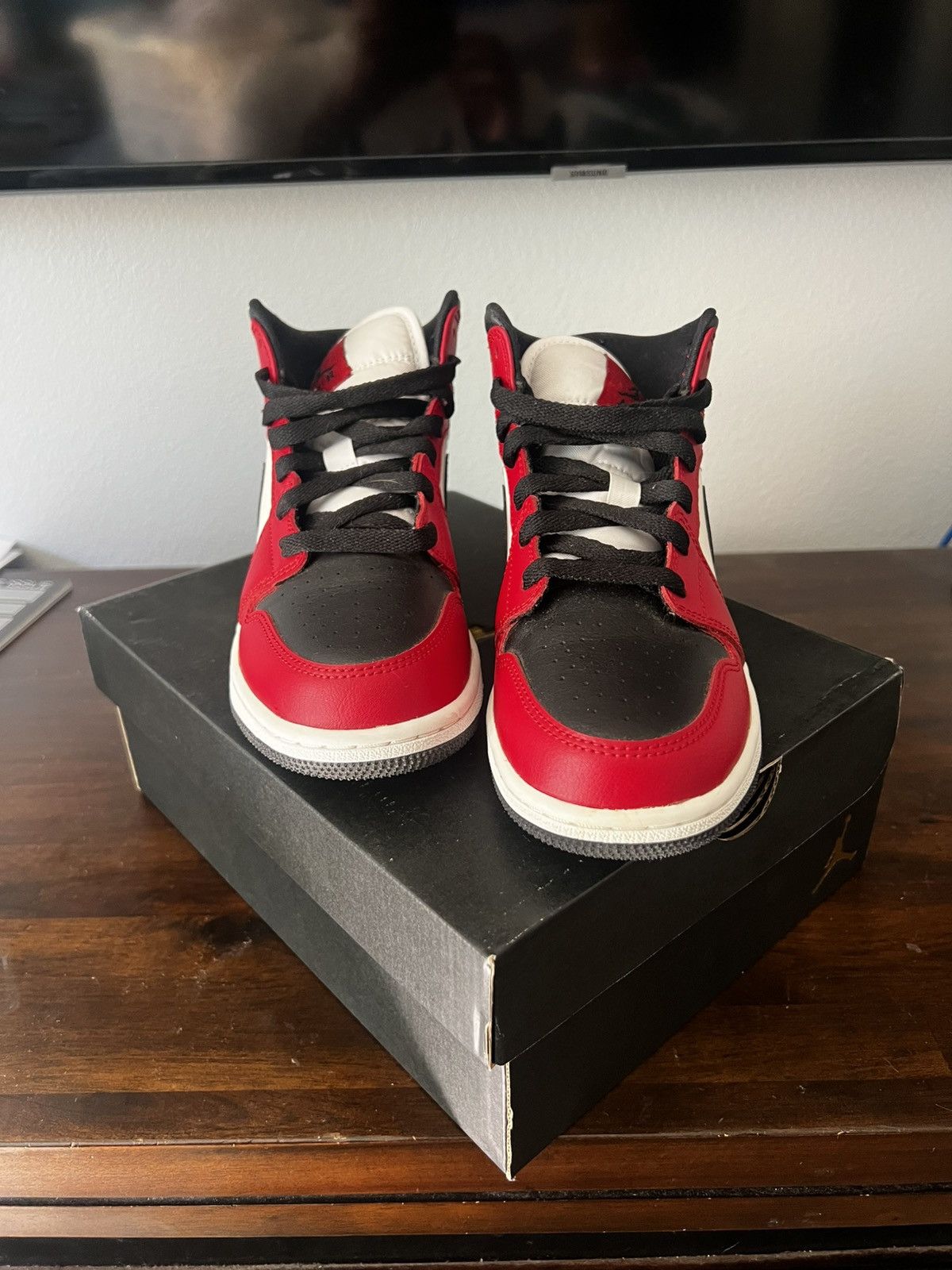 Jordan Brand Air Jordan 1 Mid (GS) Black/Black-Gym Red size 4.5Y Size US 6 / IT 36 - 5 Thumbnail