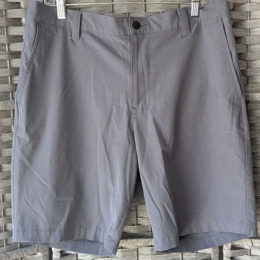 Banana Republic Banana Republic Core Temp Shorts Gray Mens 36 Chino Flat Front Zip Pocket Pockets Stretch Lightweight Breathable Athletic Travel Casual Modern Size US 36 / EU 52 - 3 Thumbnail