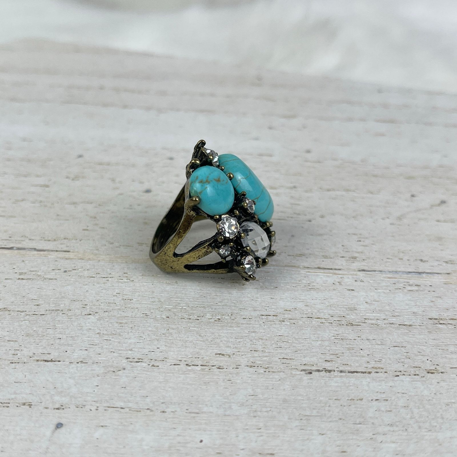 Urban Outfitters VTG Y2K Urban Outfitters Turquoise Howlite Ring Gold 6-6.5 Size ONE SIZE - 11 Thumbnail
