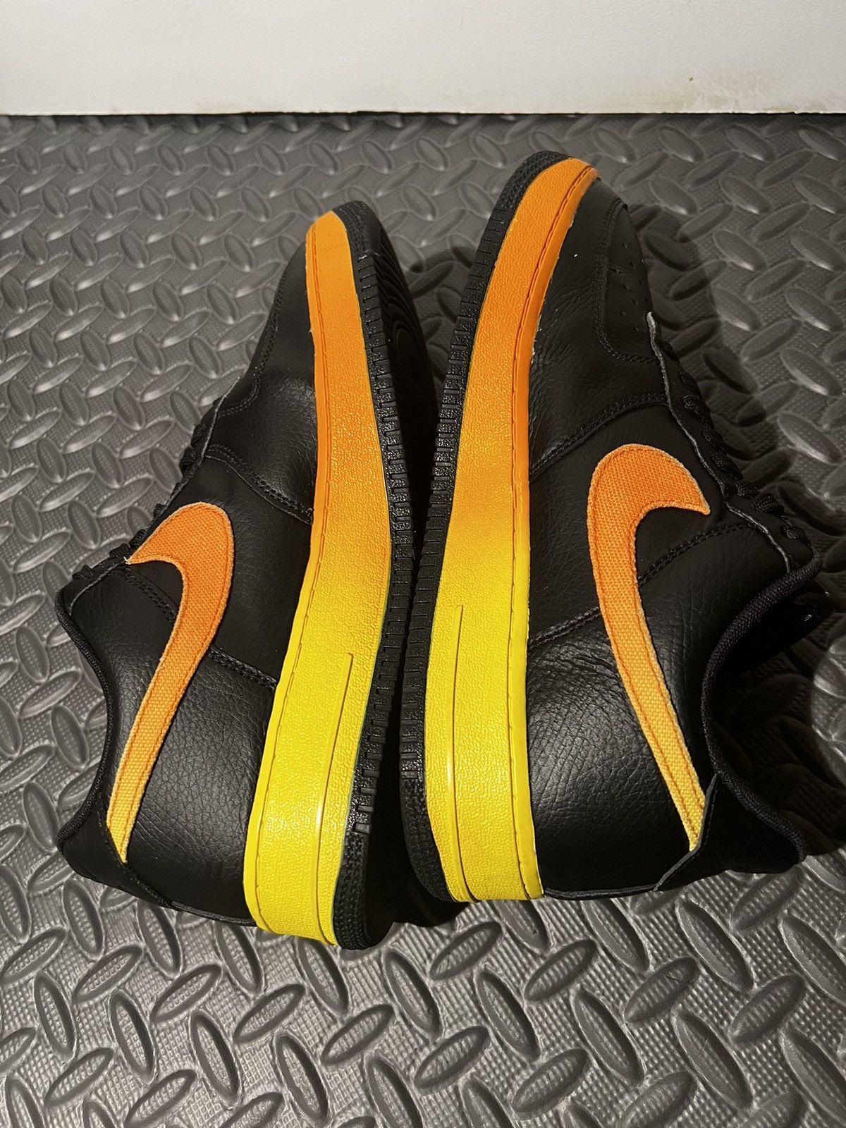 Nike CLEAN Nike Air Force 1 Low Orange Fade size 9.5 RARE Shoes Size US 9.5 / EU 42-43 - 4 Thumbnail