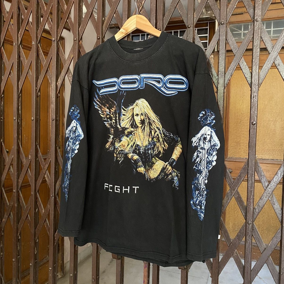 Band Tees Vintage Doro 2002 Fight Tour long-sleeve T shirt in black Size US XL / EU 56 / 4 - 2 Thumbnail