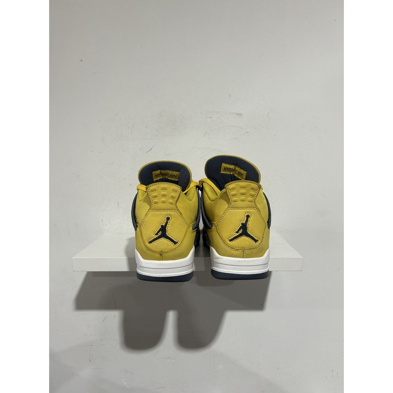 Nike JORDAN 4 RETRO LIGHTNING SIZE 10 PREOWNED Size US 10 / EU 43 - 3 Thumbnail