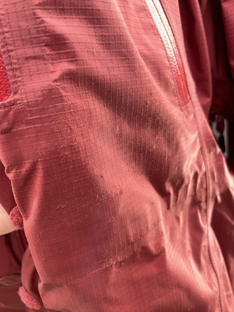 Arc'teryx ARCTERYX Theta AR 2003 Sangria Red Vintage Gore Tex Jacket Size US S / EU 44-46 / 1 - 18 Thumbnail