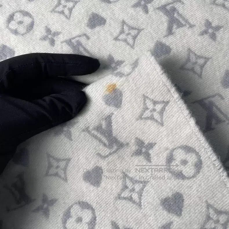 Louis Vuitton Louis Vuitton Grey cashmere full print love presbyopia tas Size ONE SIZE - 5 Thumbnail