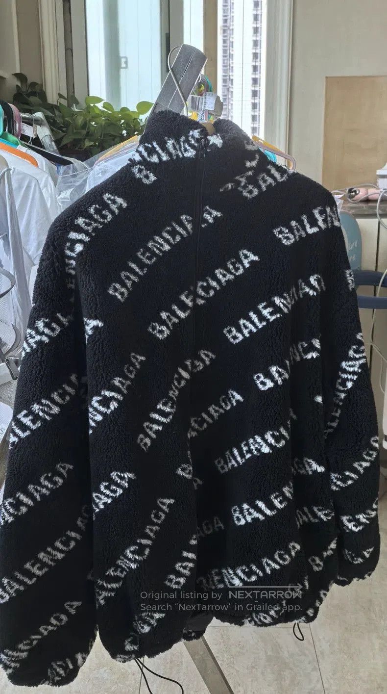 Balenciaga Balenciaga Shearling Logo Coat. Size US XS / EU 42 / 0 - 1 Thumbnail