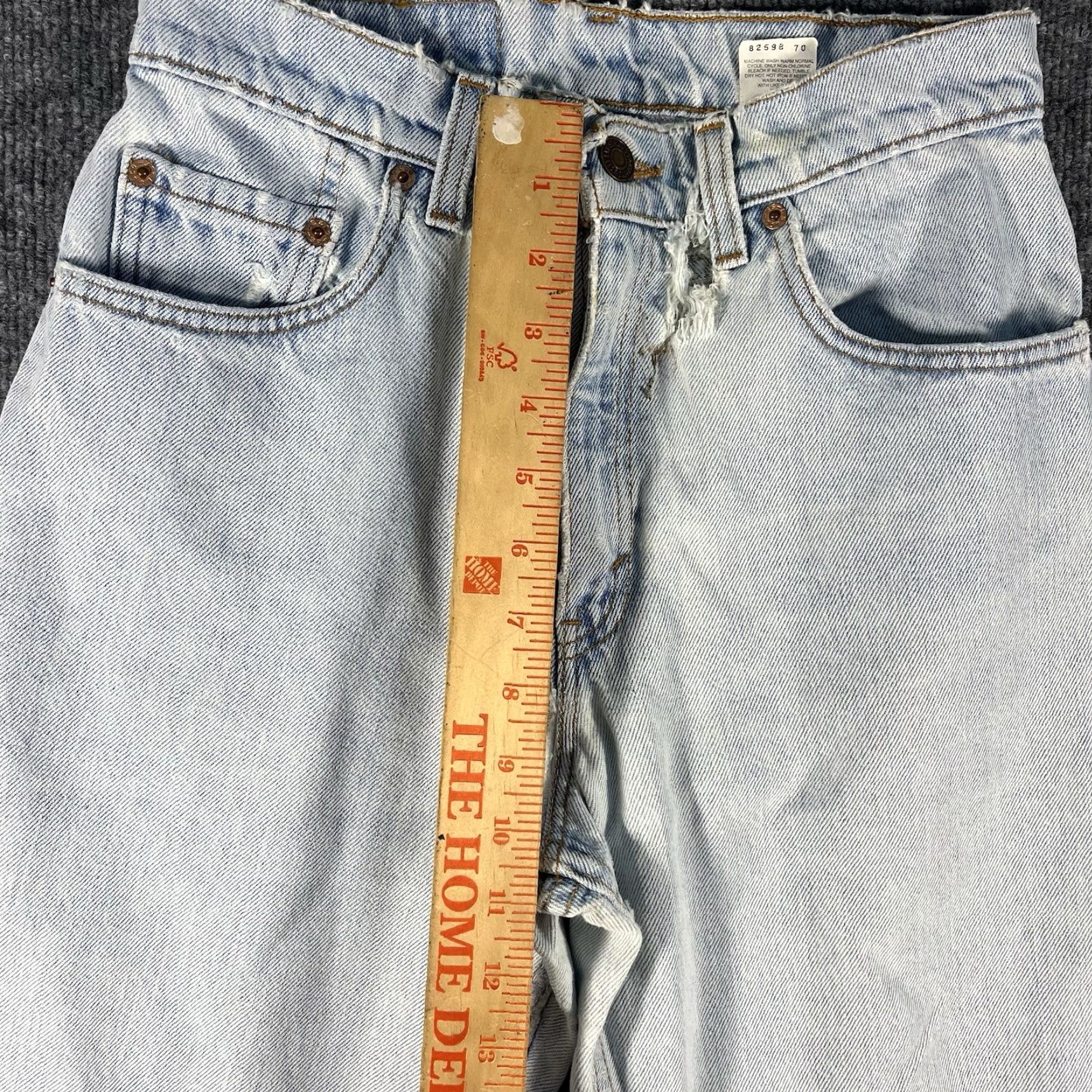 Levi's VINTAGE Levi's 550 Jeans 26x31 Light Wash Distressed 90s USA Mens Size US 26 / EU 42 - 3 Thumbnail