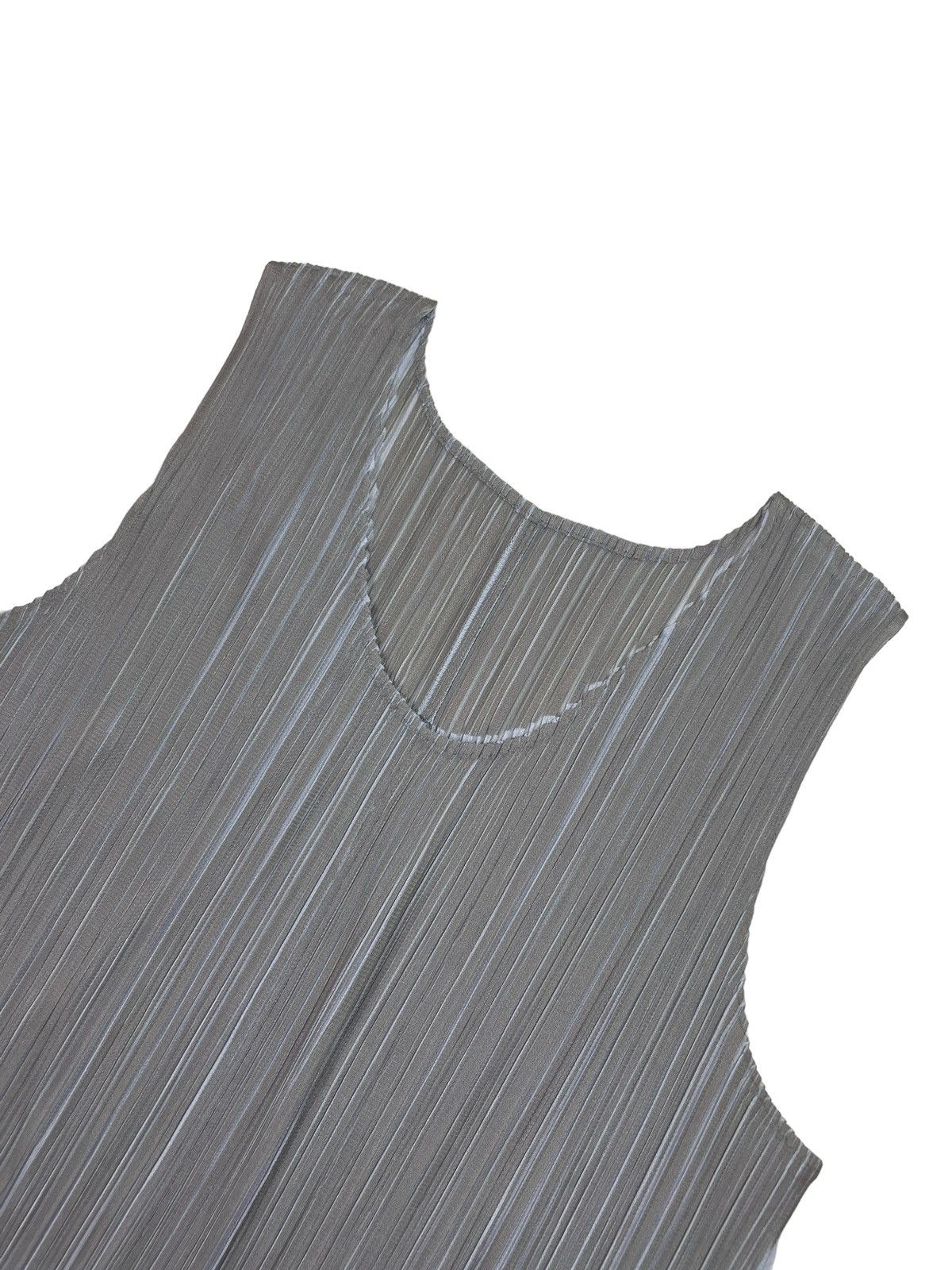 Pleats Please Issey Miyake Pleats Please Sleeveless Basic Top by Issey Miyake Size M / US 6-8 / IT 42-44 - 7 Thumbnail