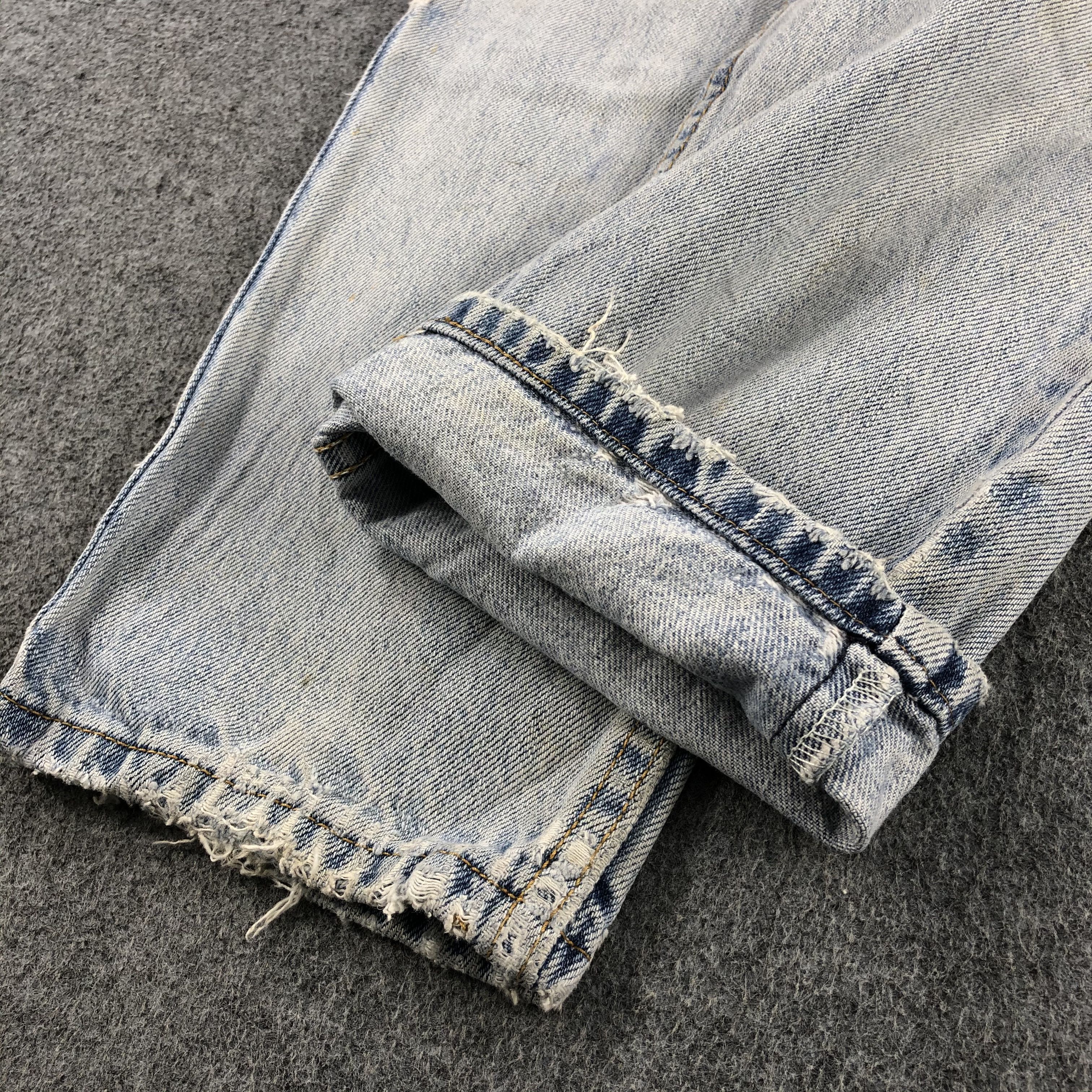 Levi's Vintage Light Wash Levis Jeans-J2131 Size US 35 - 7 Thumbnail