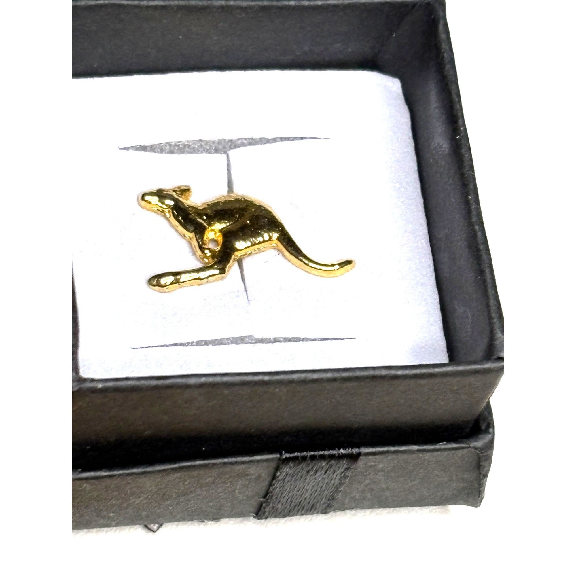 Other Gold-Tone Kangaroo Lapel Pin Size ONE SIZE - 1 Thumbnail