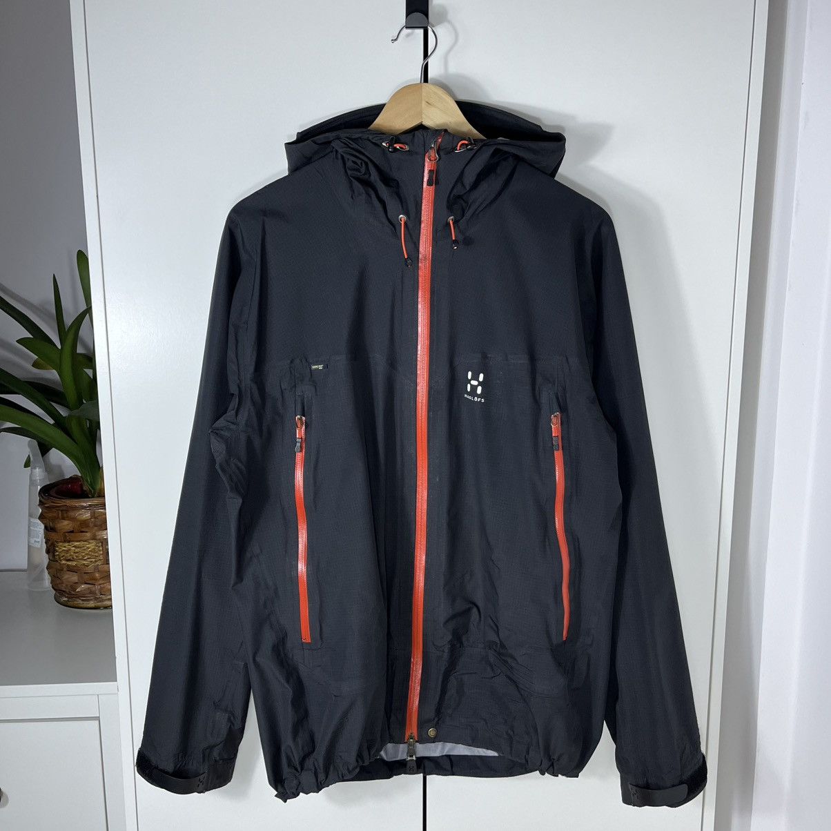 Haglofs Haglöfs Gore-Tex Black Waterproof Windbreaker Jacket Outdoor Size US L / EU 52-54 / 3 - 1 Thumbnail