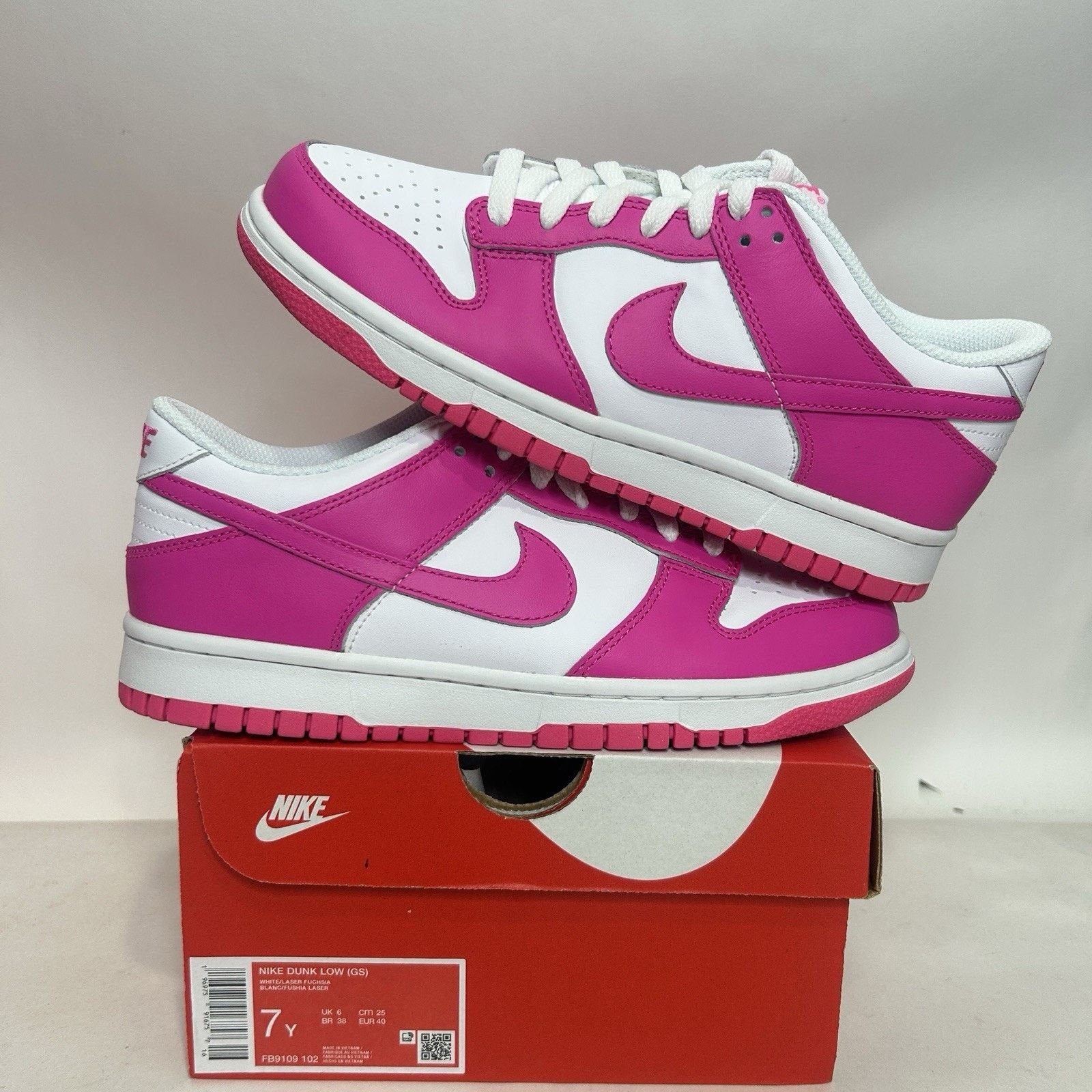 Nike Nike Dunk Low GS “Laser Fuchsia/Barbie” Size US 8.5 / IT 38.5 - 1 Thumbnail