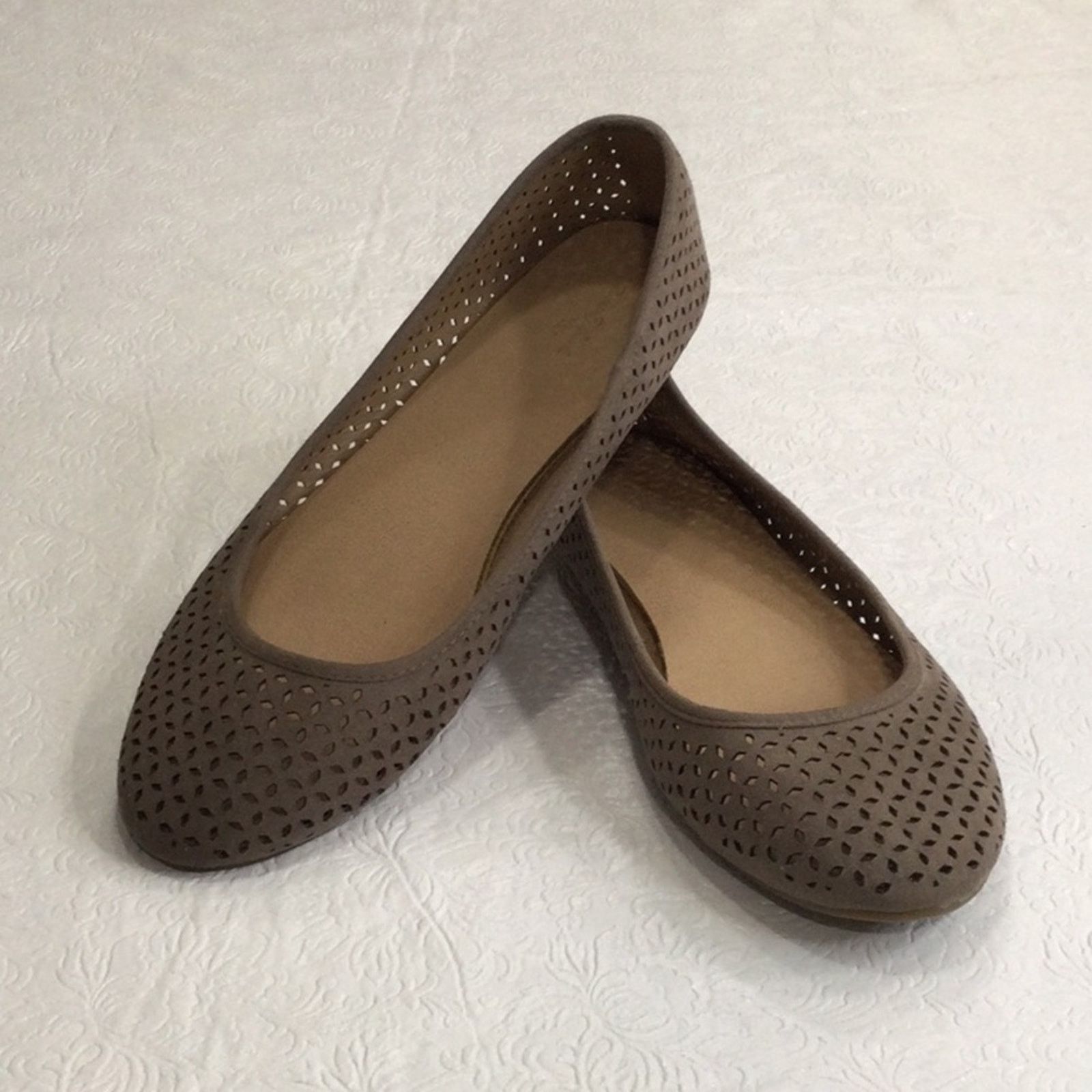 Other Universal Thread Boho Eyelet Cut Out Tan Flats Size 10 Size US 10 / IT 40 - 3 Thumbnail