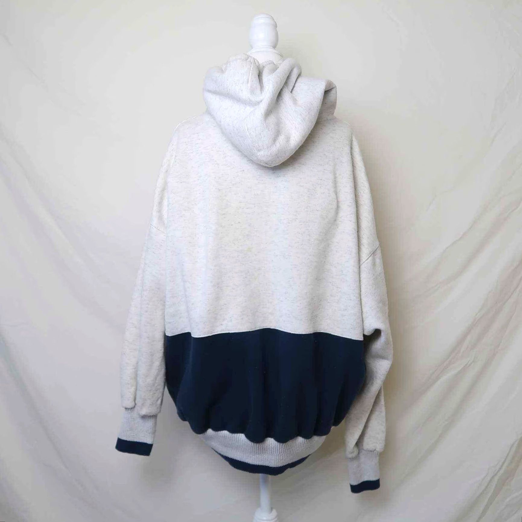 Vintage Vintage 90s Cityscape Heather Grey Canada Hooded Sweatshirt XL User: Vintage 90s Cityscape Heather Grey Canada Hooded Sweatshirt XL Size XL / US 12-14 / IT 48-50 - 6 Thumbnail