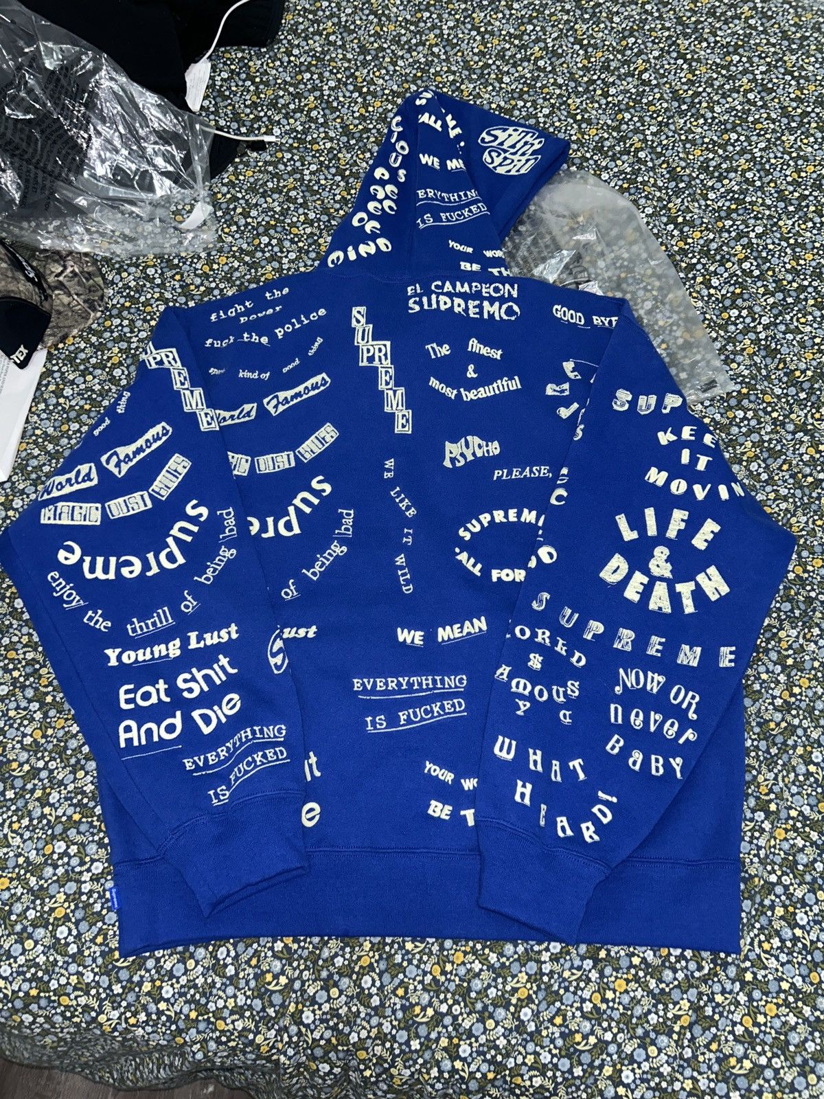Supreme Supreme too deadly hooded sweatshirt glows in the dark Size US XL / EU 56 / 4 - 2 Thumbnail