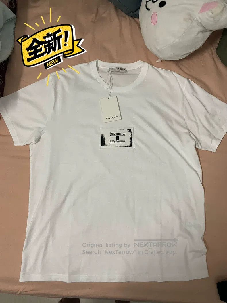 Givenchy Givenchy White Square Letter Short Sleeve T-shirt Spring/S Size US M / EU 48-50 / 2 - 1 Thumbnail