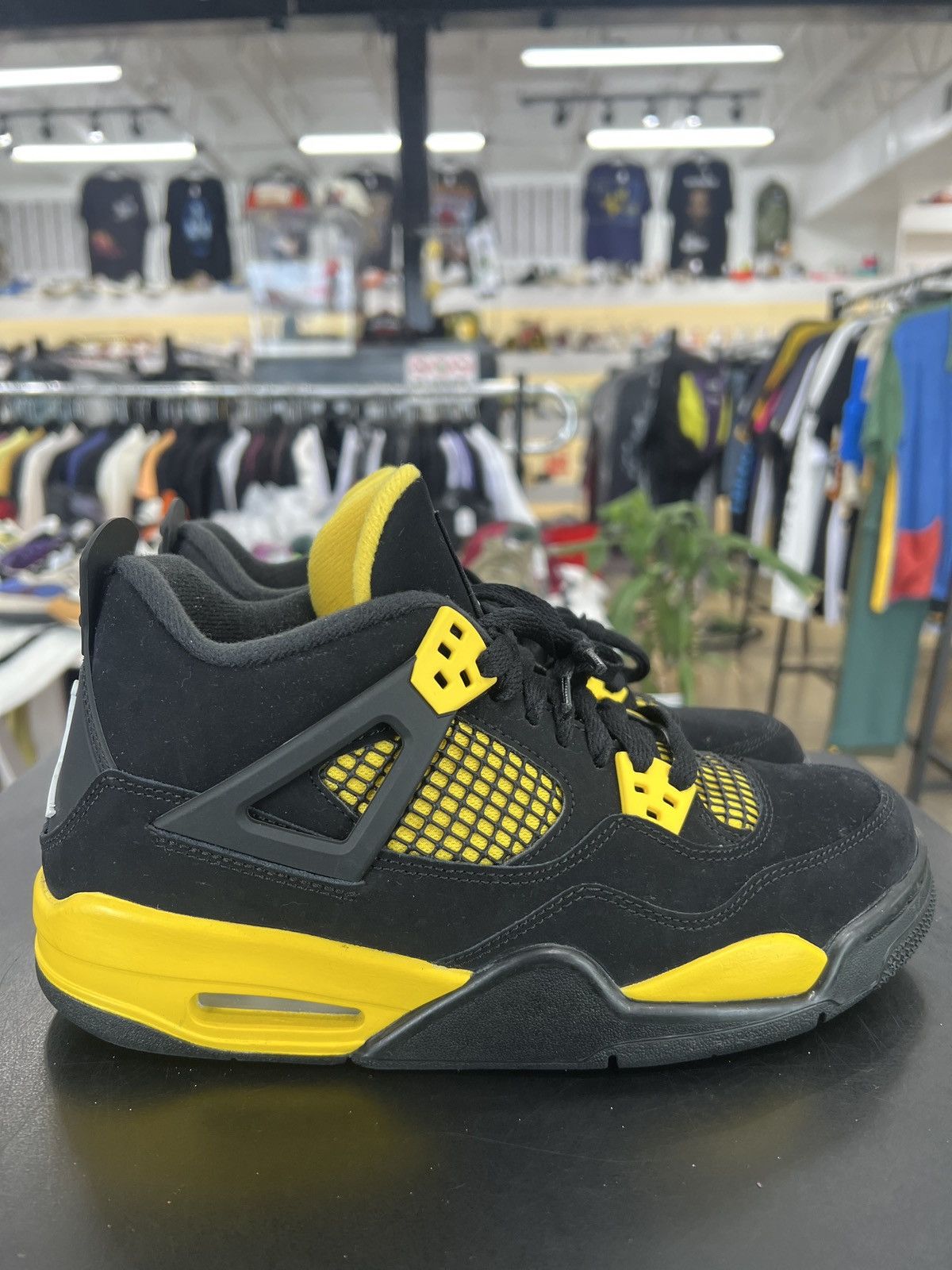 Jordan Brand Air Jordan 4 Thunder Sz. 7Y (2023) Size US 7 / EU 40 - 6 Thumbnail