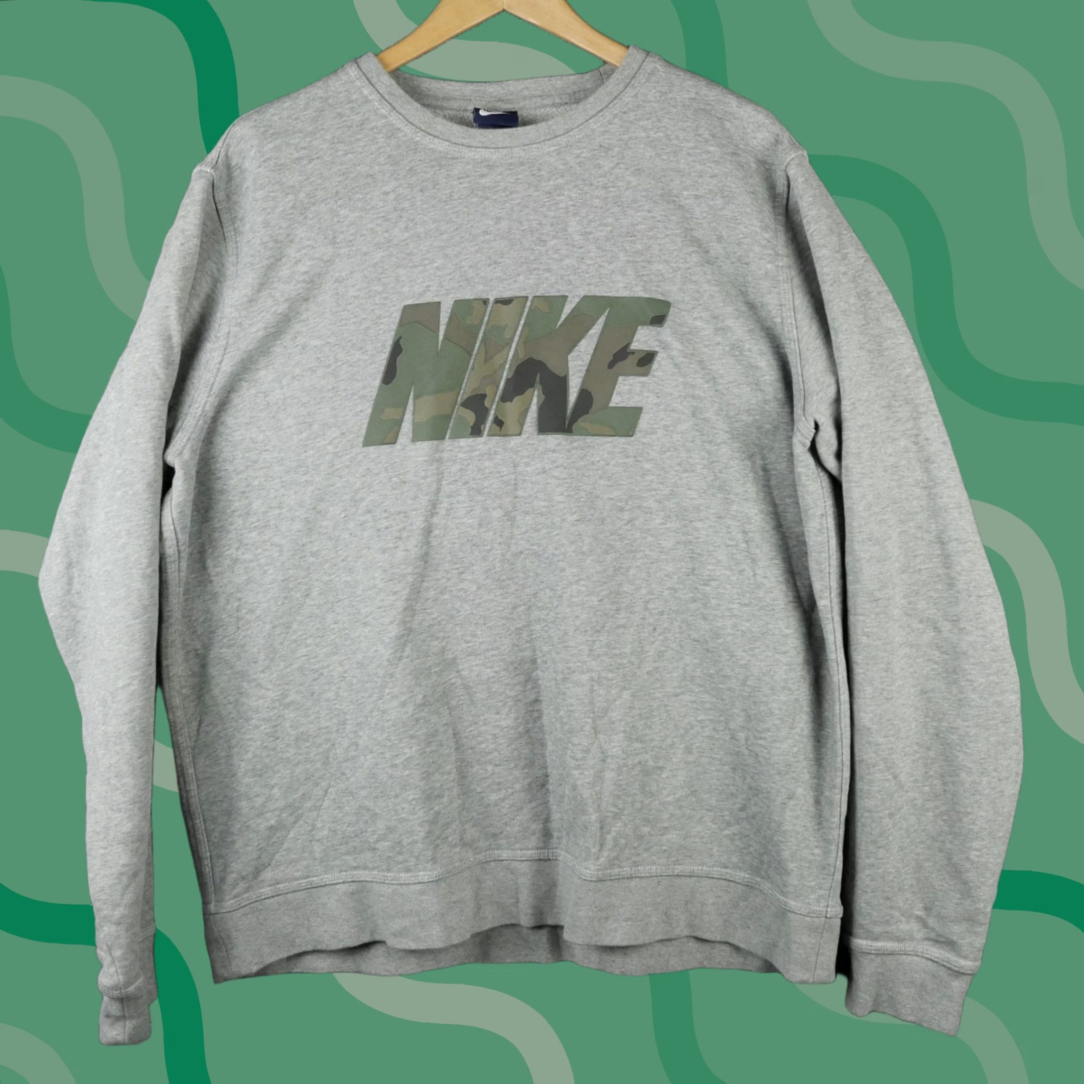 Nike Nike Sweatshirt Mens XL Gray Crewneck Pullover Camo Logo Fleece 545155-063 Size US XL / EU 56 / 4 - 1 Thumbnail