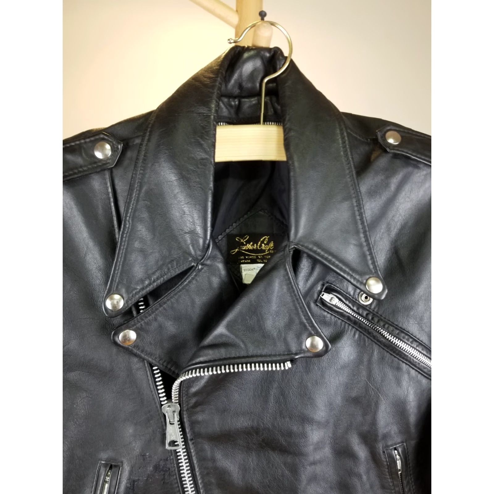 Vintage VINTAGE LEATHER CRAFT FASHIONS BLACK MOTORCYCLE LEATHER JACKET SZ 46 Men Jacket 46 Black Motorcycle Lined 26in g12 Size US S / EU 44-46 / 1 - 2 Thumbnail