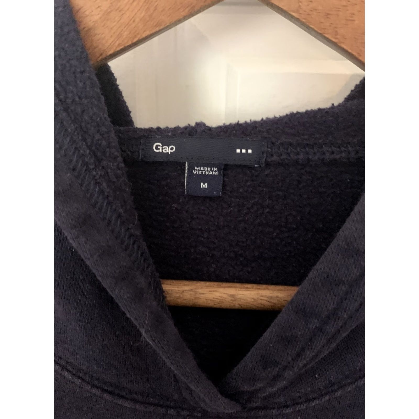 Gap VINTAGE? No. Gap Navy Blue/White Logo Hoodie Sweatshirt M Men/Boys Pullover Logo Sweatshirt Blue Mens Girls? 548 Size US M / EU 48-50 / 2 - 3 Thumbnail