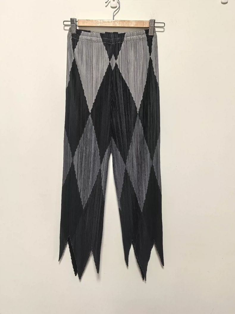 Issey Miyake Issey Miyake size:2 Black diamond-patterned trousers Size 23" - 1 Thumbnail