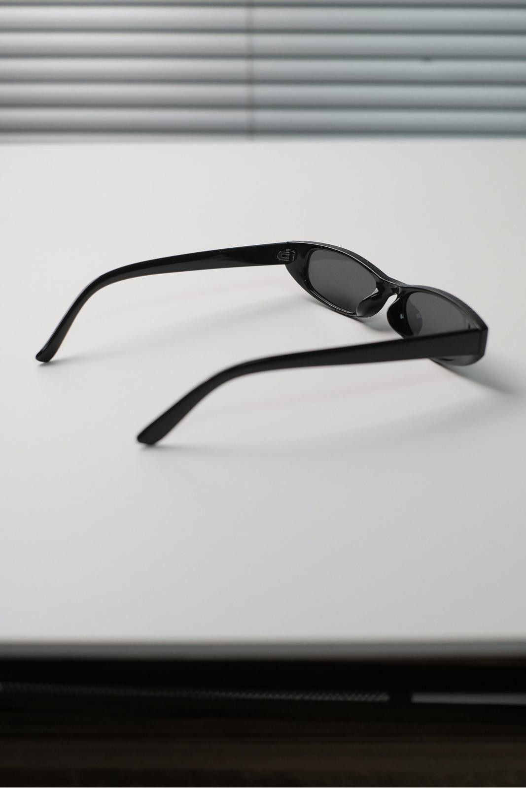 Other Y2k Vtg Avant Garde Rectangular Black Sunglasses Unisex OS Size ONE SIZE - 7 Thumbnail