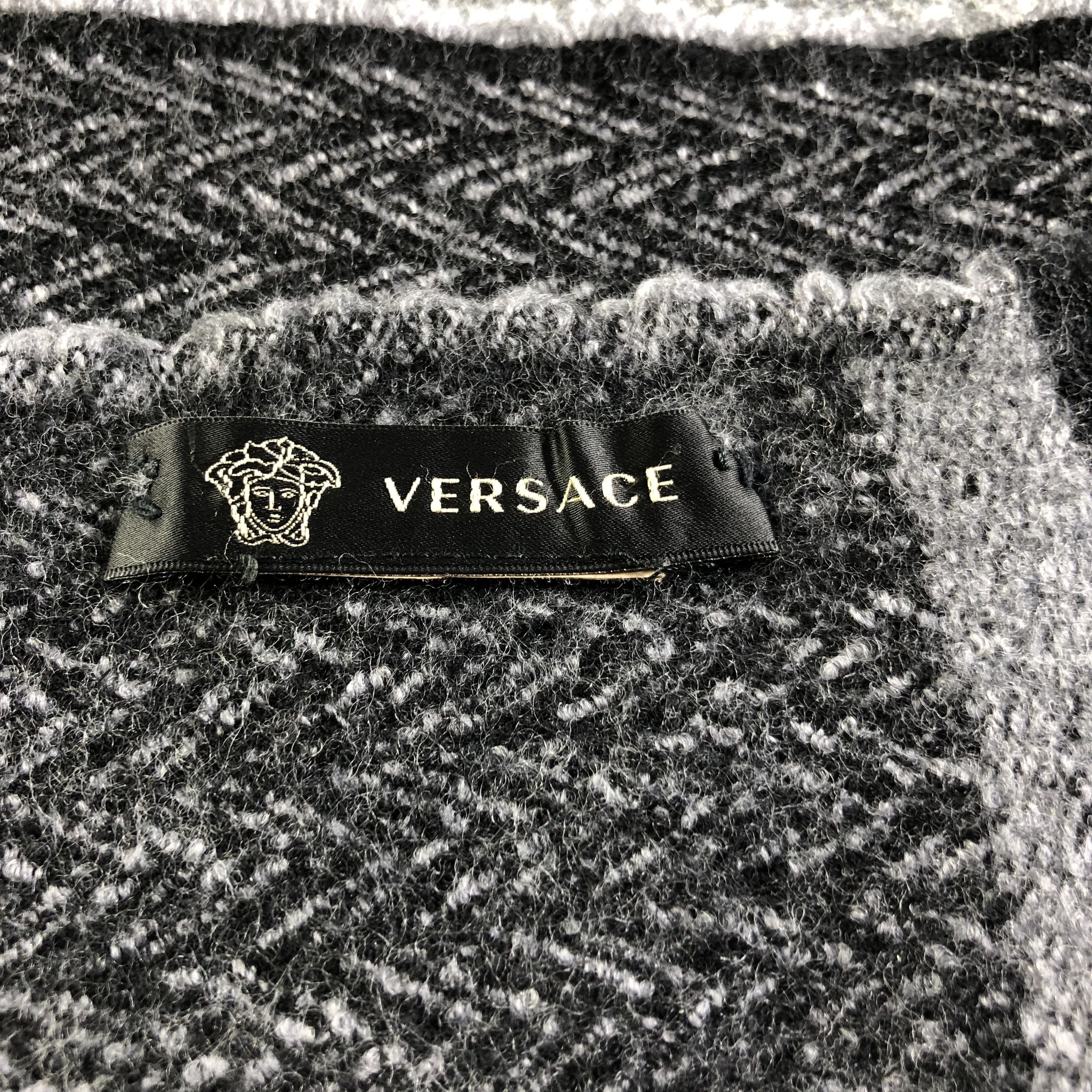 Versace Versace Medusa Head Wool Scarf Muffler V2052 Size ONE SIZE - 7 Thumbnail