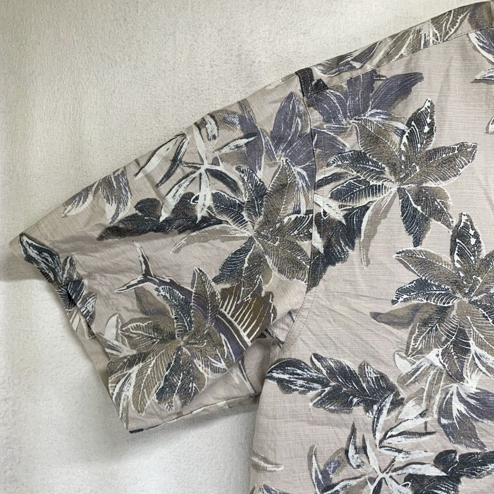 Vintage Columbia Hawaiian Shirt Men L Beige Short Sleeve Button-Up Floral Hidden Sailfish Embroidered 50 in Chest Size US L / EU 52-54 / 3 - 6 Thumbnail
