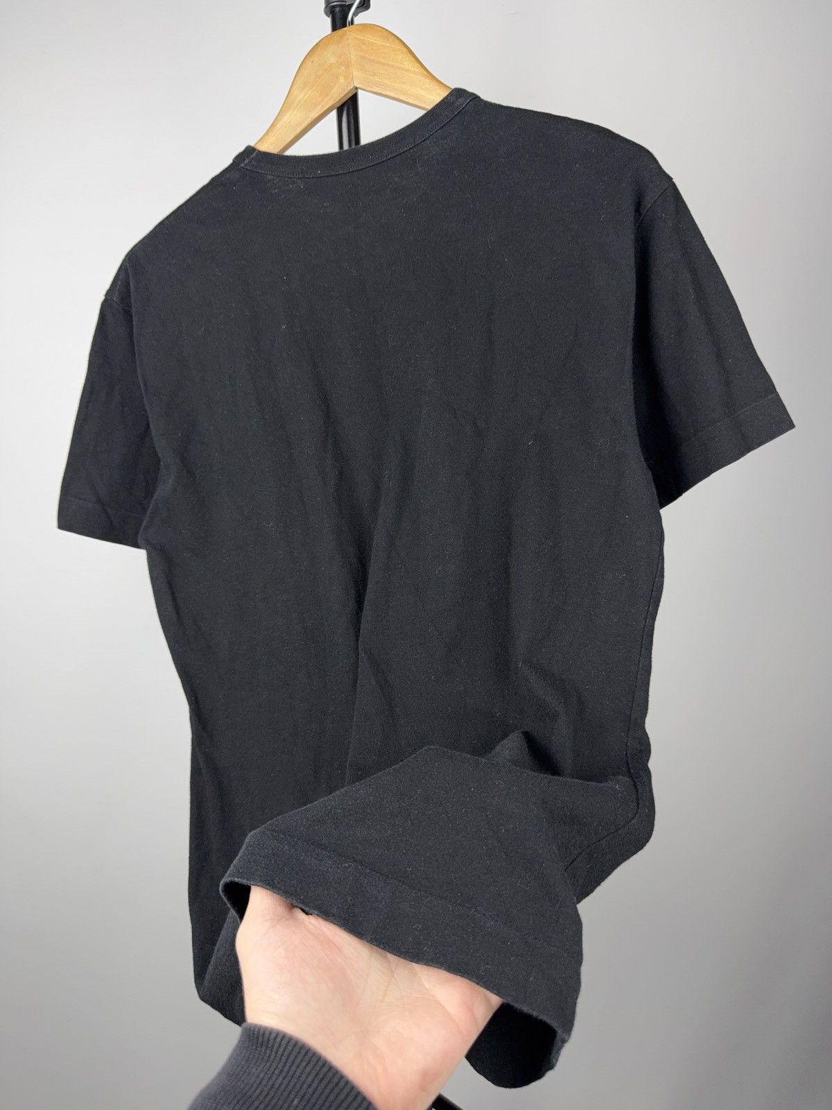 CDG by Comme des Garcons Comme des Garçons PLAY Gold Heart Black Tee Made in Japan Size US L / EU 52-54 / 3 - 12 Thumbnail