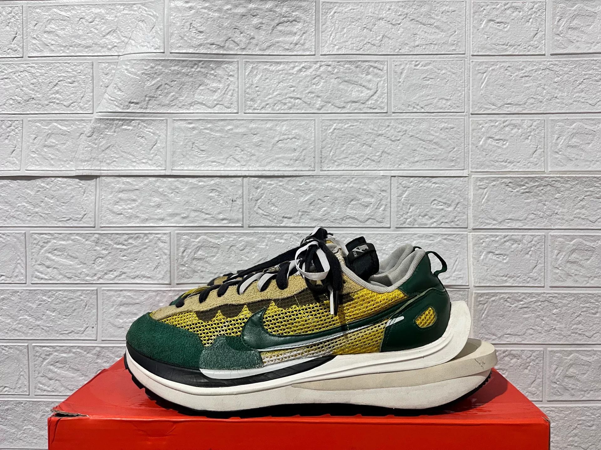 Sacai Sacai Yellow Lowtop Sneakers 13 Men Size US 13 / EU 46 - 1 Thumbnail