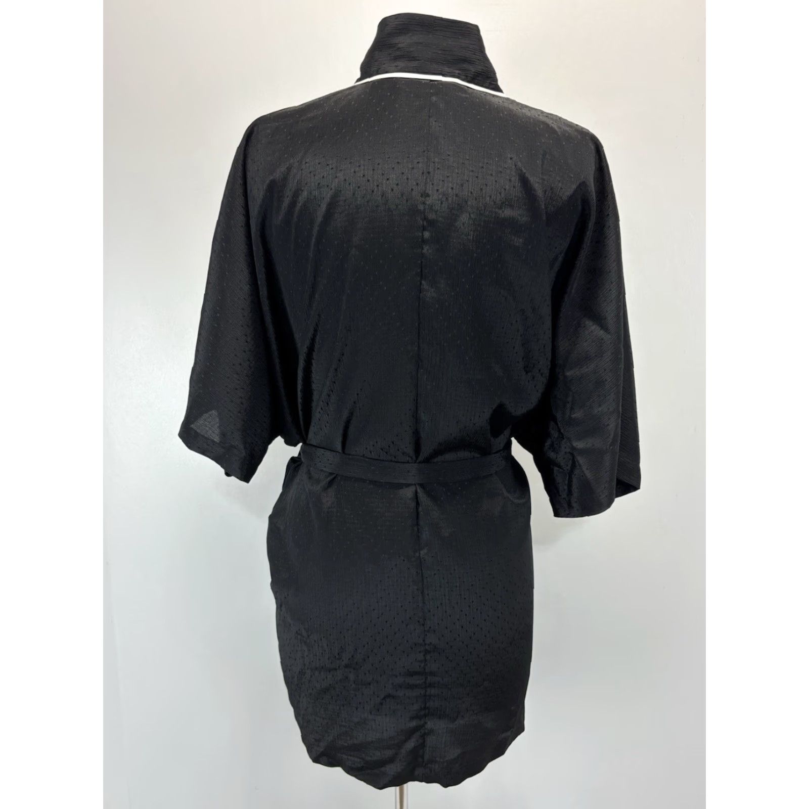 Victoria's Secret VINTAGE Victoria's Secret Kimono Robe Women Small Black Belted 90s Solid Tie Short Gold Label Size 28" / US 6 / IT 42 - 3 Thumbnail