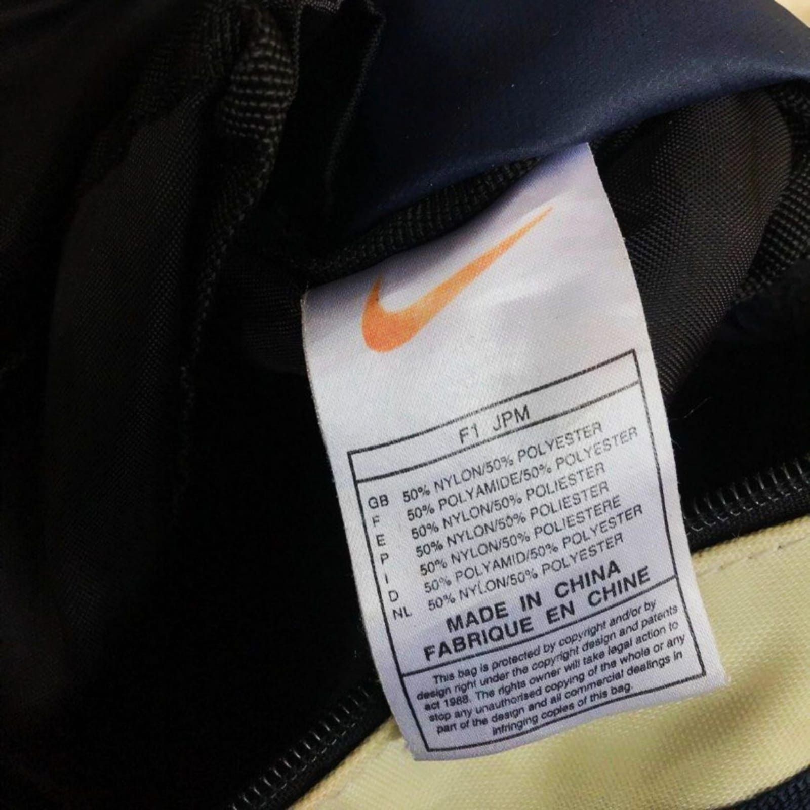 Nike ❌Nike Vintage Crossbody Bag Size ONE SIZE - 4 Thumbnail