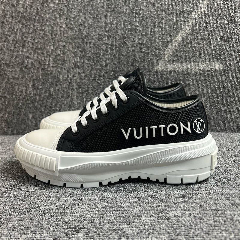 Louis Vuitton Louis Vuitton Squad Comfortable Casual Sneakers for Women - Size US 6 / IT 36 - 1 Thumbnail