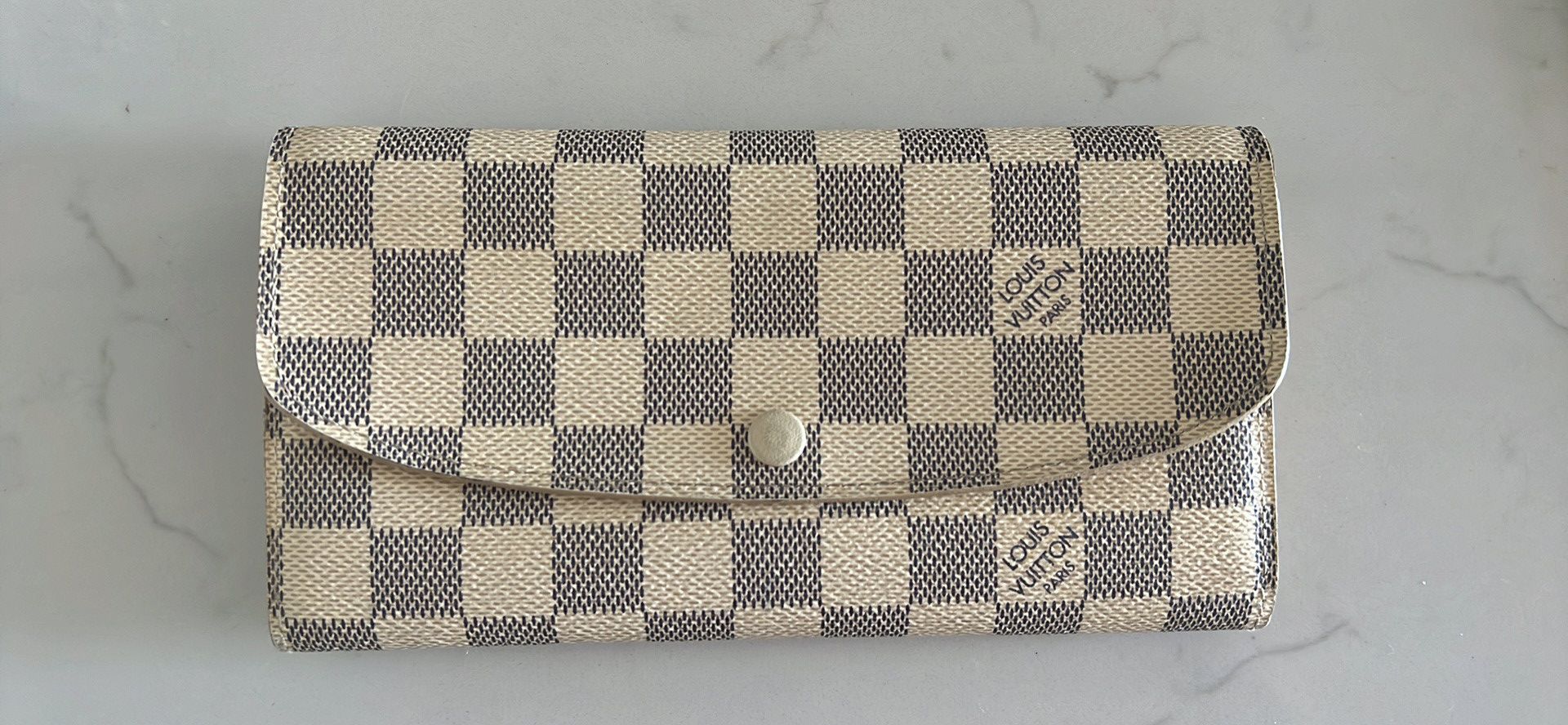 Louis Vuitton Louis Vuitton Wallet Size ONE SIZE - 1 Thumbnail