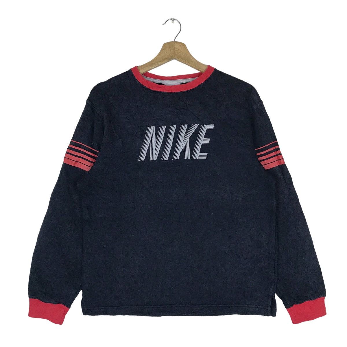 image of Nike Spell Out Pullover Jumper Sweatshirt in Black/Red, Men's (Size Large)