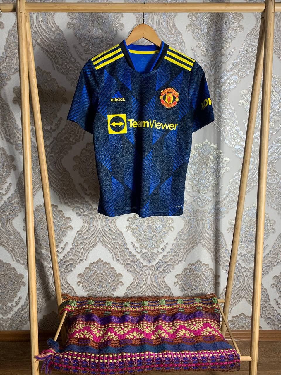 Adidas VINTAGE ADIDAS FC MANCHESTER UNITED ENGLAND SOCCER JERSEY Size US XS / EU 42 / 0 - 2 Thumbnail