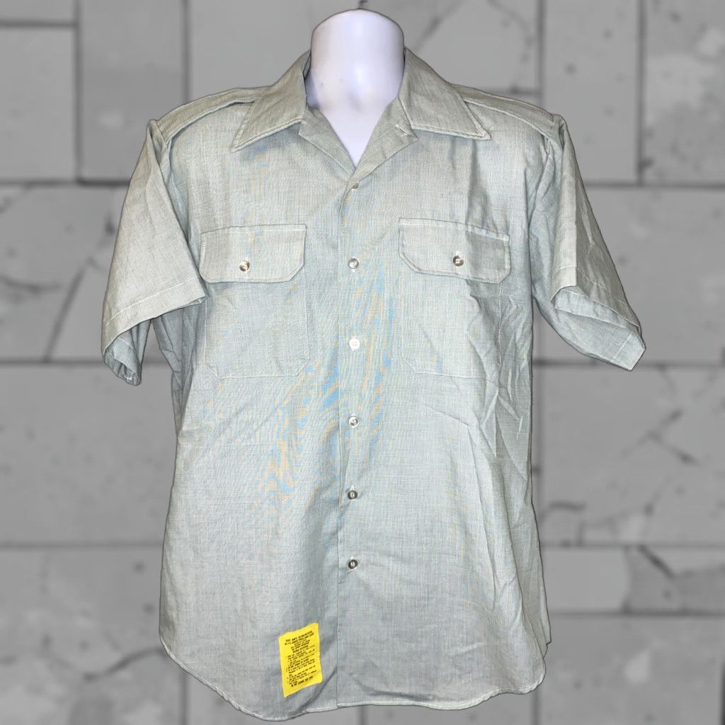 Vintage Mens Light Green Shirt Short Sleeve Button Front Dress 16.5 Regular Collar Polyester/Cotton Solid Mens Size 46R - 1 Thumbnail