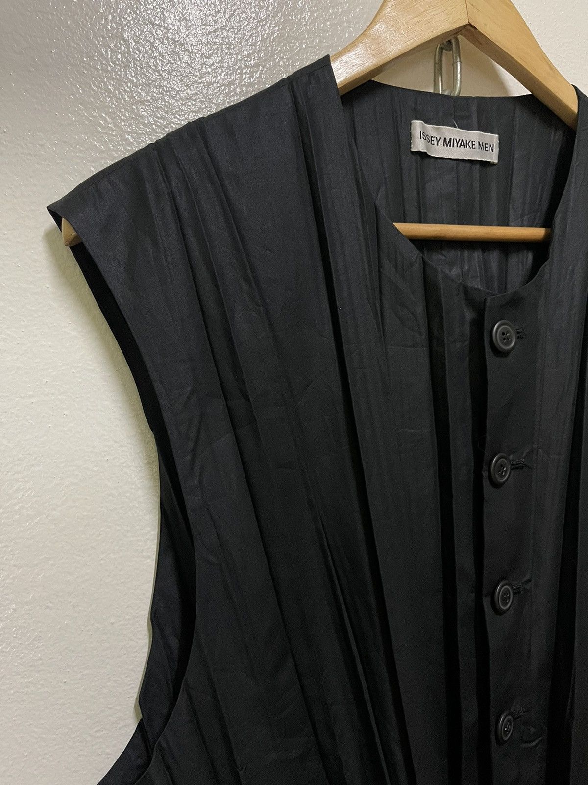 Issey Miyake × Japanese Brand Issey Miyake Men Vest Pleated Pocket Buckle Back SS1997 Size US L / EU 52-54 / 3 - 2 Thumbnail