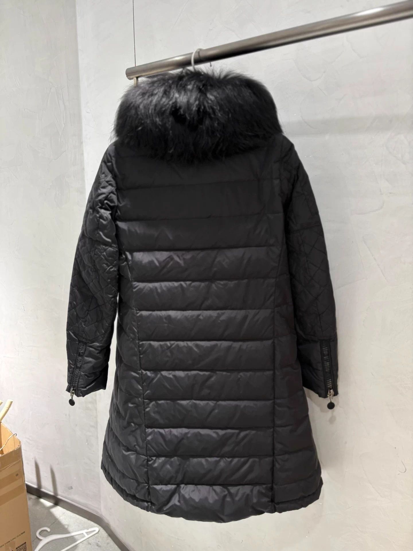 Moncler Moncler A-line mid-length black fur puffer jacket 00 Size XXS / US 00 / IT 34 - 3 Thumbnail