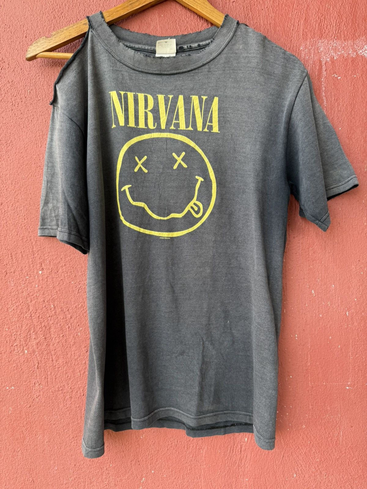Band Tees Vintage Grunge Trash Y2K Sunfaded Nirvana Smiley 2003©️ Size US S / EU 44-46 / 1 - 4 Thumbnail